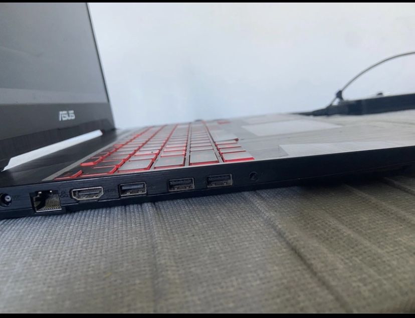 Laptop asus (cena do negocjacji)