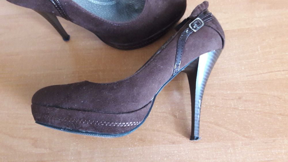 Buty na szpilce.