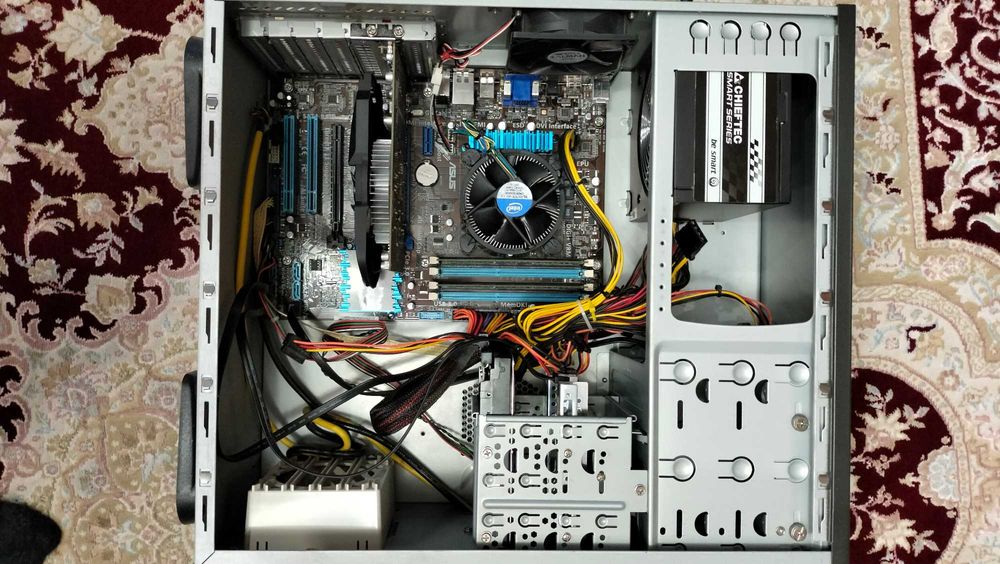 Комп'ютер з монітором