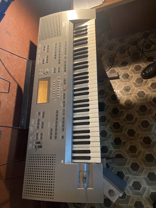 Keyboard Korg iS40