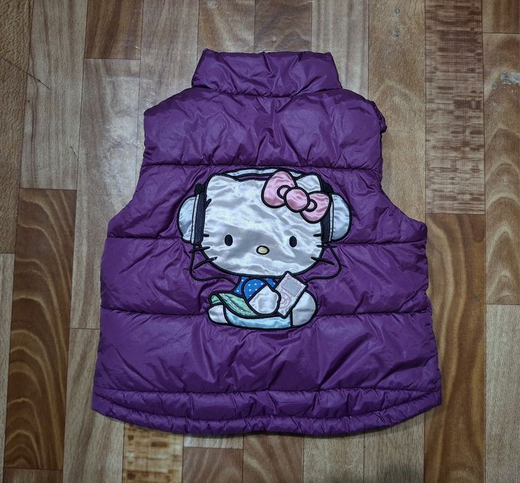 Зимова жилетка H&M Hello Kitty 98 розмір 2-3 роки фіолетова з нашивкою