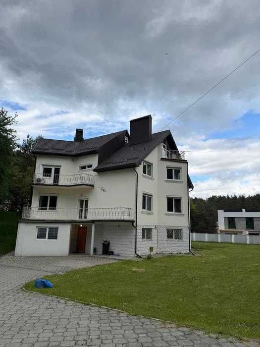 Продаж будинку для комерційної діяльності в лісі Рокитне біля Бірок