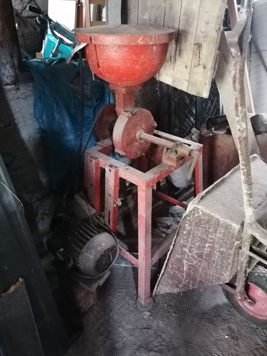 Sprzedam ELEKTRYCZNĄ MŁOCARNIE  (Młocarnia, Muckarnia, Mucka)