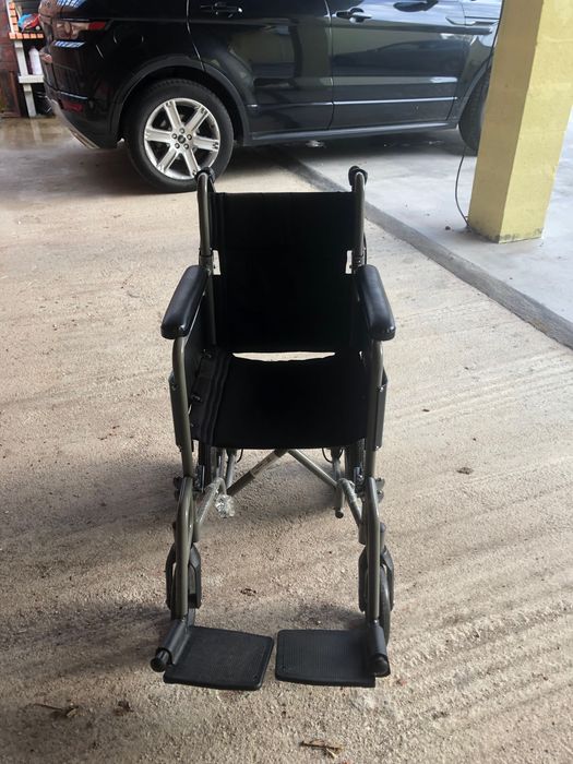 Cadeira de rodas como nova