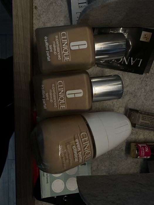 Clinique trzy podklady