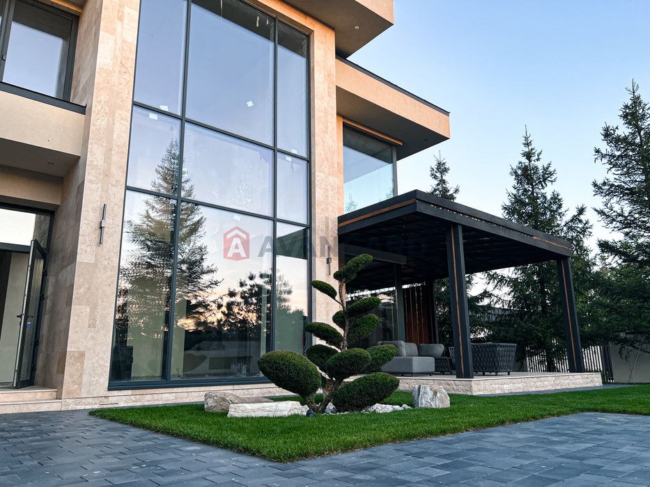 Сучасний преміальний будинок у містечку City Park (Villa Riviera)