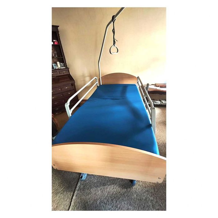 Cama hospitalar articulada com colchão anti-escaras