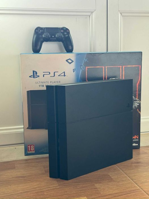 PlayStation 4 1 TB Black with Original Box + 2 Controllers64284475604995124