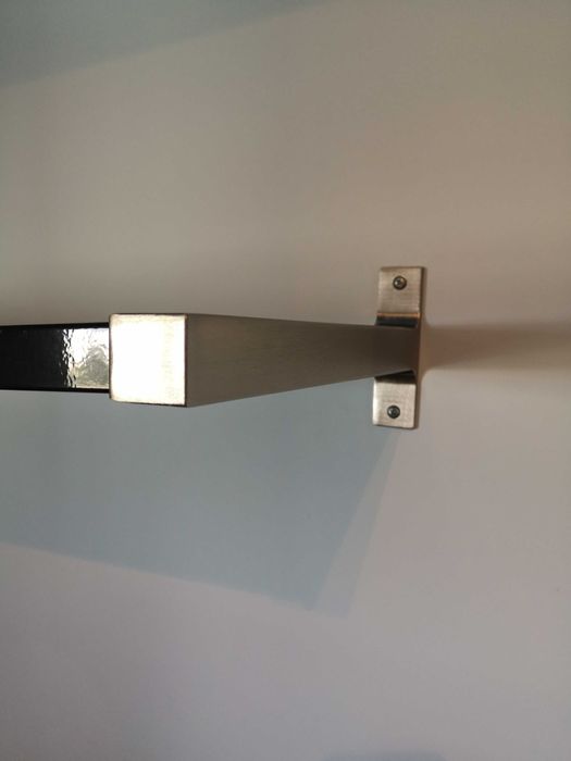 Venda Urgente: 2 Prateleiras lacadas,Ikea,como novas,com 4suportes lat