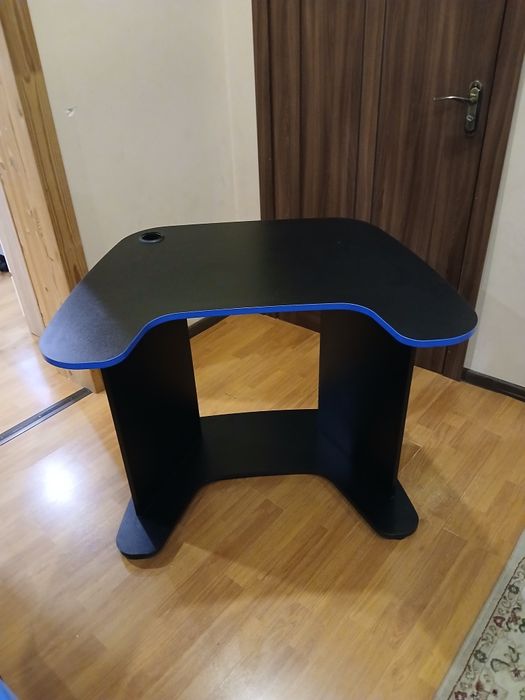 Ігровий стіл для ноутбука