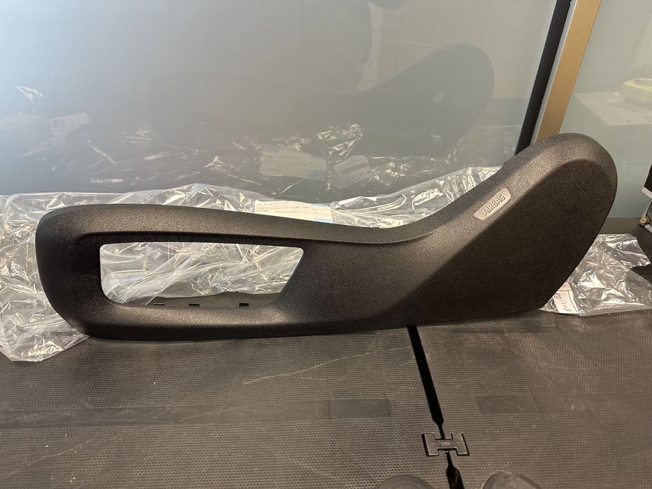 Plastico lateral do banco condutor - BMW
