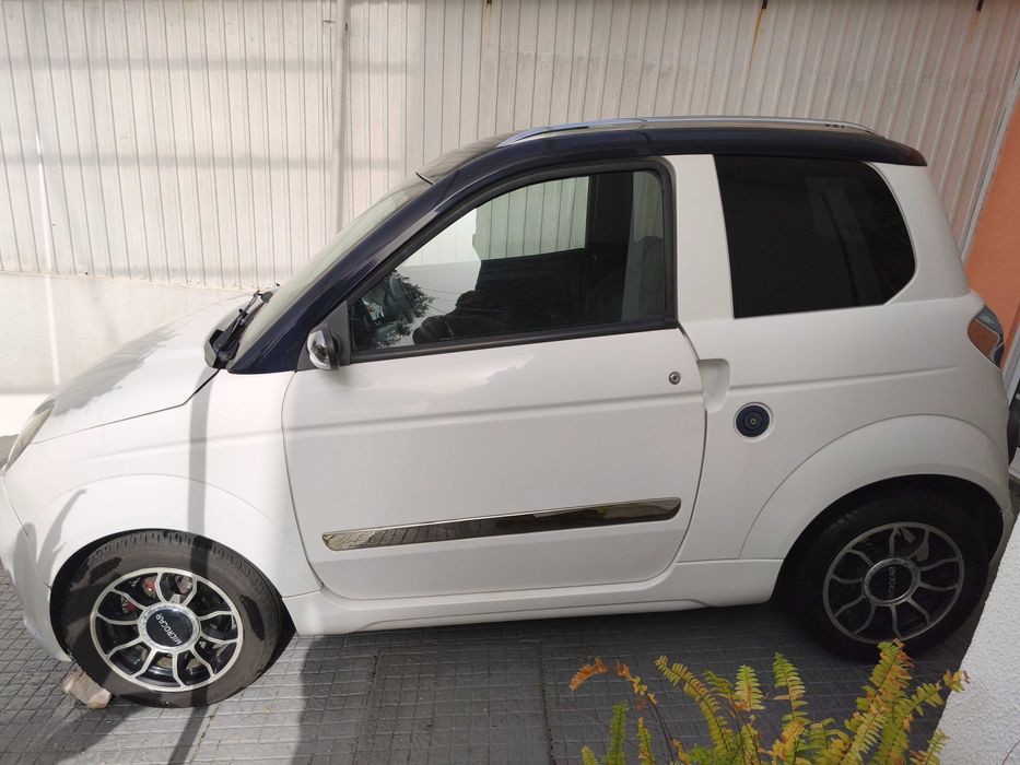 Vendo MicroCar de 4 lugares,  impecável, 2015