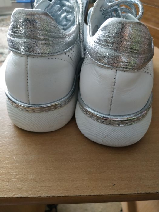 Białe buty skórzane rozm.36 Venezia