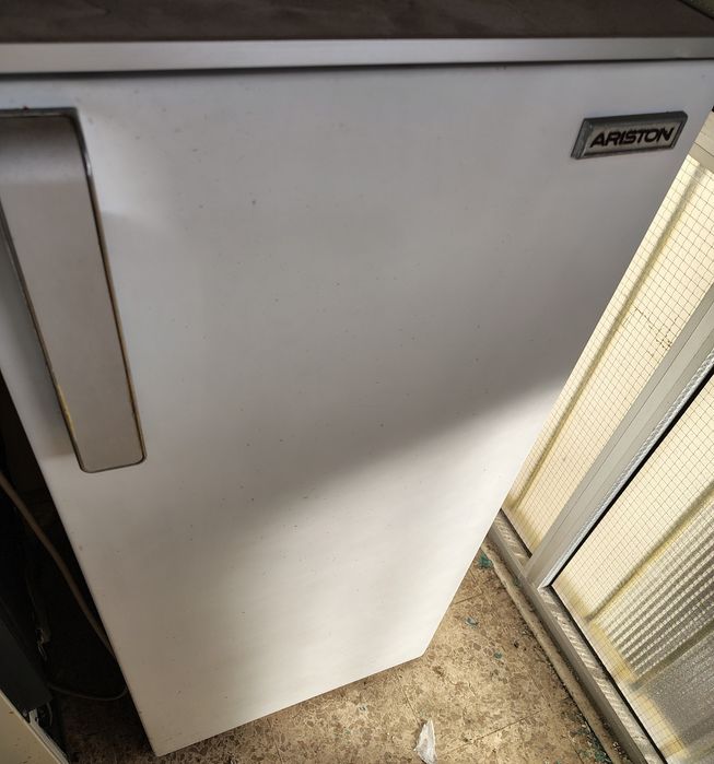 Frigorífico Ariston - não testado - para peças ou reparação