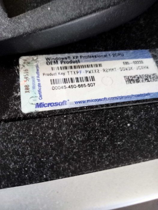 Torre PC e monitor MAG