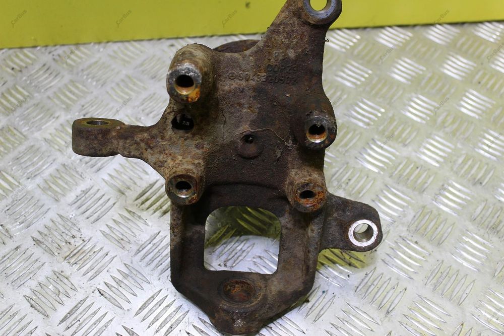 Ступиця кулак цапфа передня права Mercedes Sprinter W903 Спринтер с3