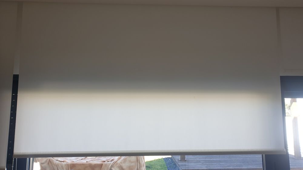 Estores brancos grandes