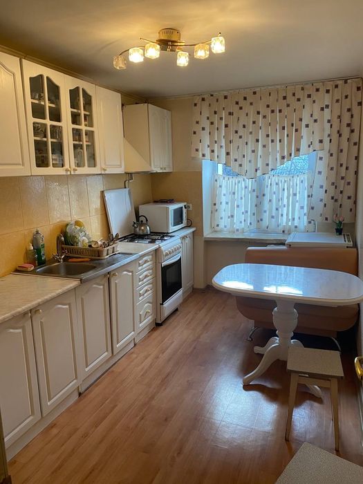 Продаж 4 кімн. квартири вул.Набережна 8