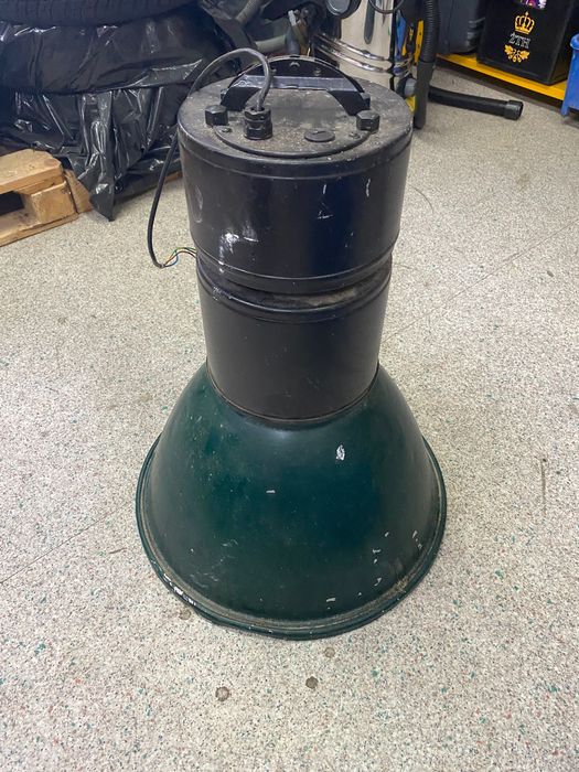 Lampa duża oświetlenie Hal