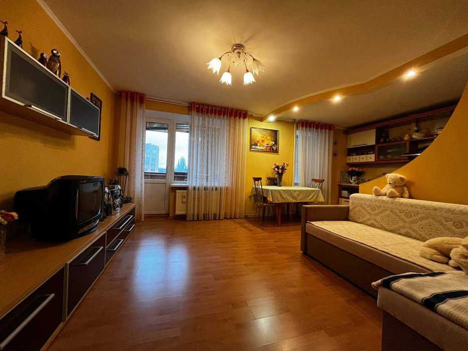 Простора 3 кімнатна квартира в центрі міста