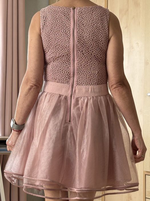 Рожева жіноча сукня