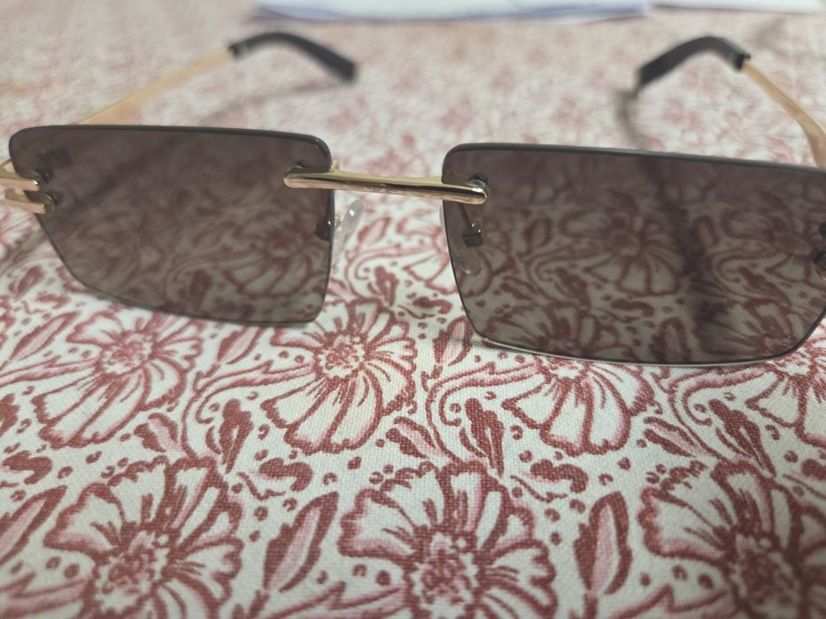 Óculos de Sol Rimless Dourados – Estilo Cartier