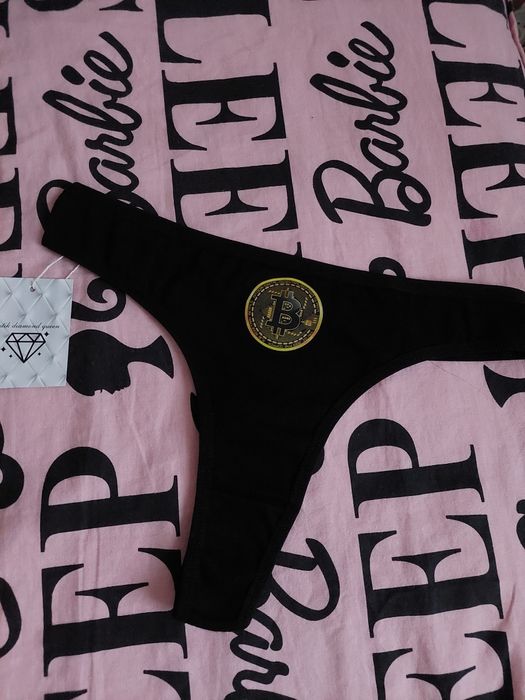 Czarne stringi bitcoin crypto kryptowaluty btc