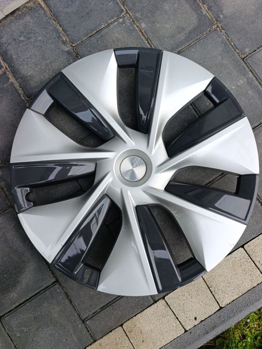 один ковпак tesla model Y R19