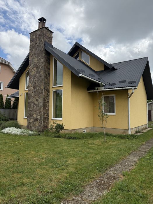 Продаж будинку з камінною залою в престижному районі