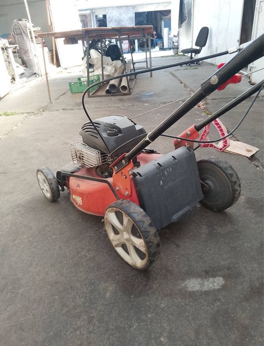 Газонокасарка самохідна