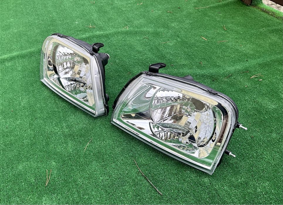 Фари Mitsubishi L200 1995-2005 передні