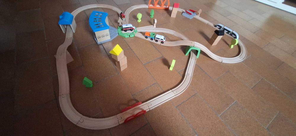 Circuito de Comboios IKEA – Com Pontes, Estação e Acessórios