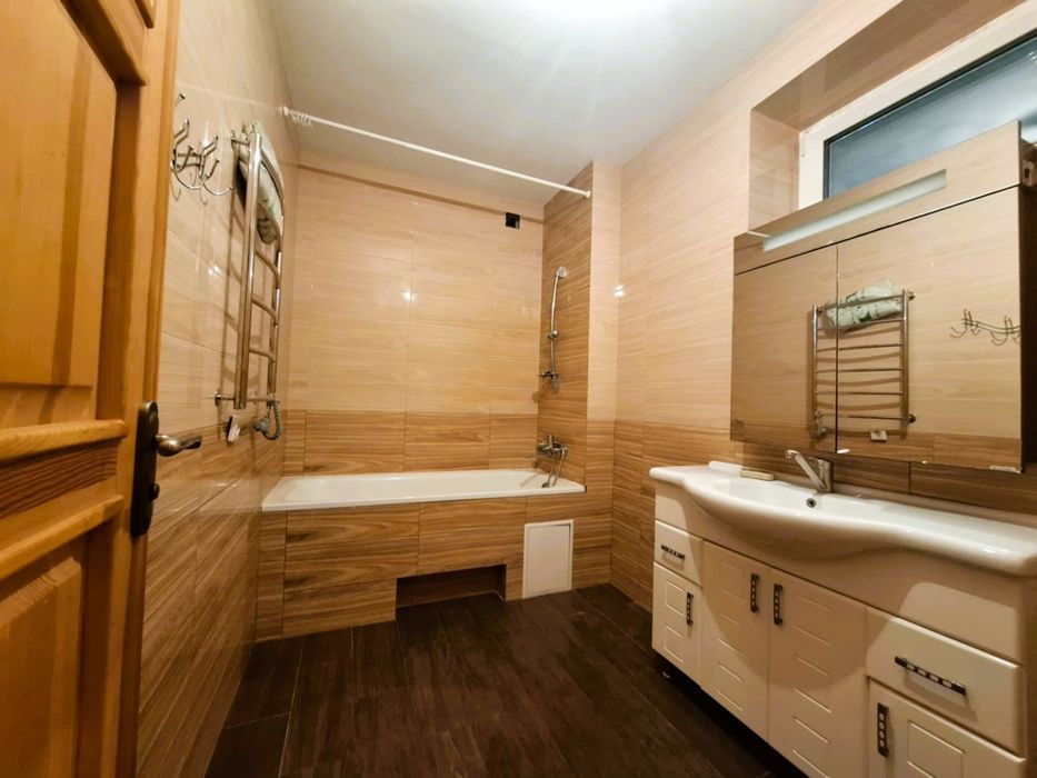 Буча. Сучасний будинок з ремонтом