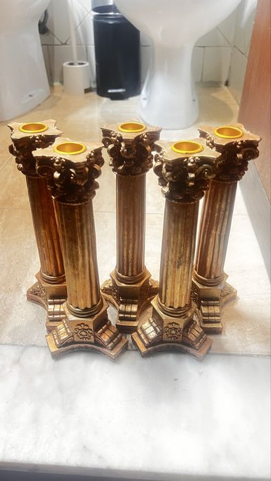 Conjunto de 5 Castiçais Estilo Coluna Coríntia Dourada