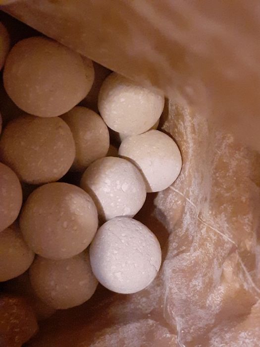 Кульки з червоною глиною та крейдою їстівні харчові