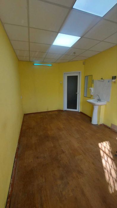 Продам приміщення в Центрі з окремим входом (помещение, отдельн. вход)