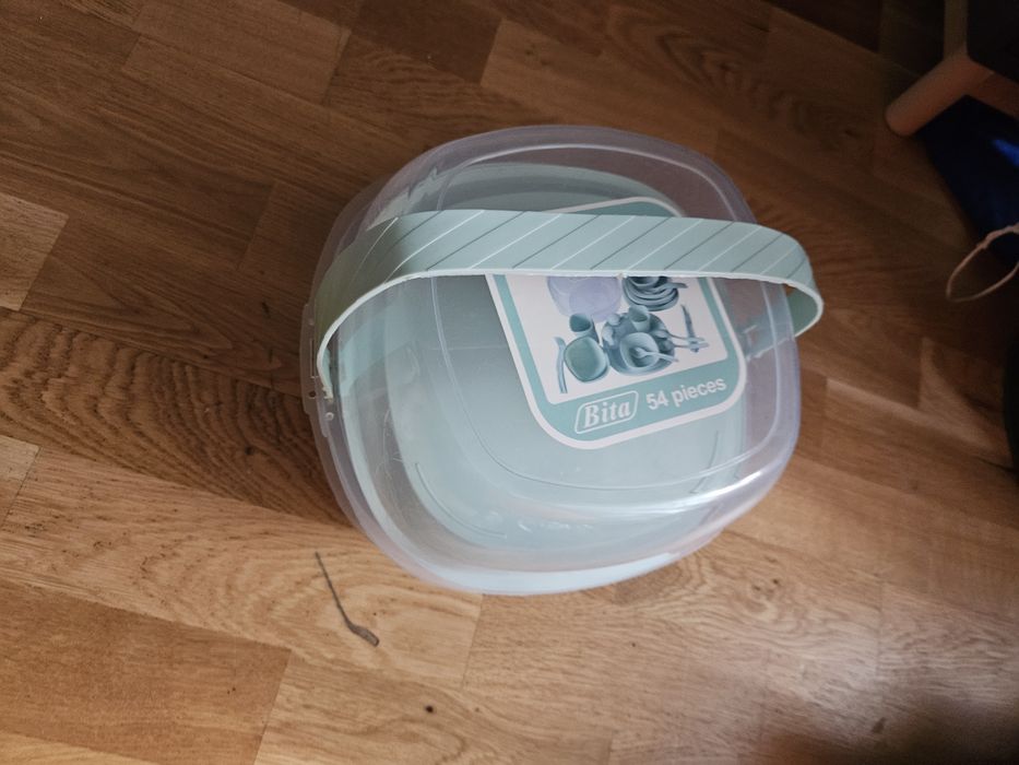 54 szt naczynia kempingowe talerze, miseczki, sztućce, zestaw obiadowy