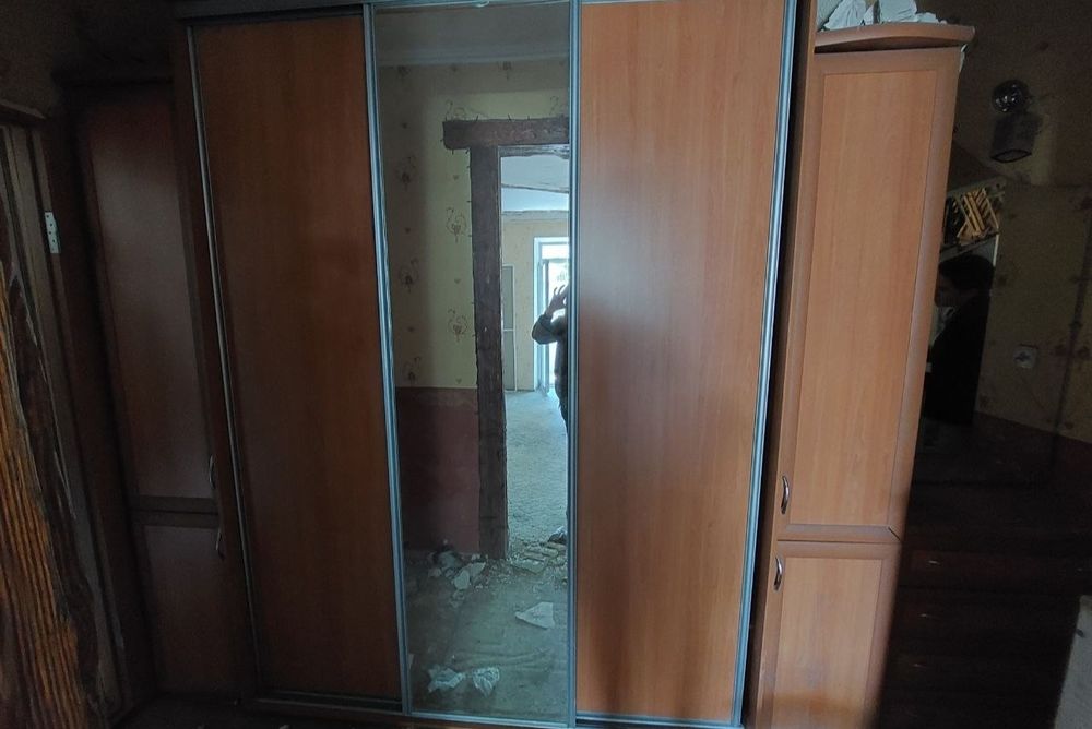 Срочно продам шкаф купе + камод + зеркало.