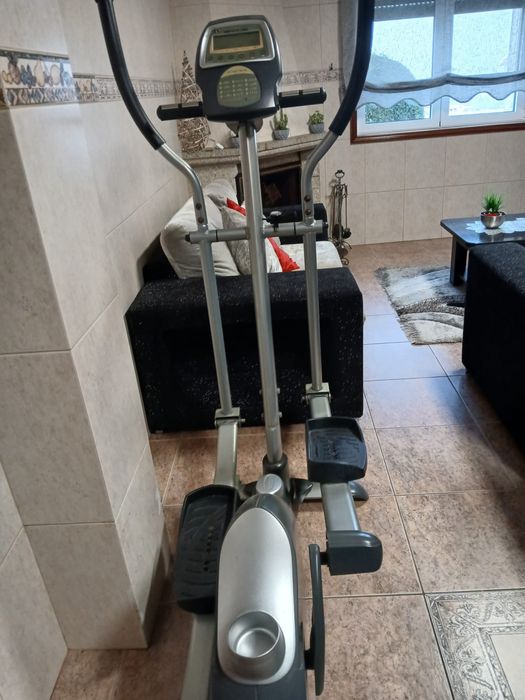 Bicicleta Elítica  muito funcional e completa