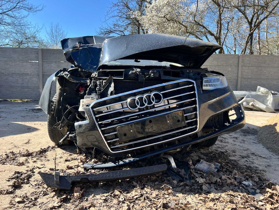 Audi A8 Lang Uszkodzone