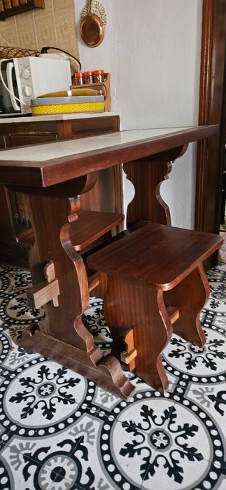 Mesa de Jantar com 2 Bancos