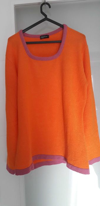 Camisola cor de laranja e roxo