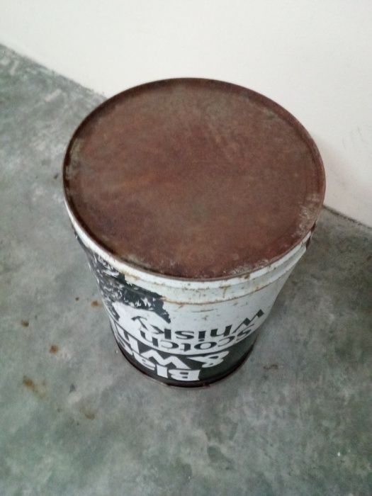 Black y white - raro balde chapa publicitario