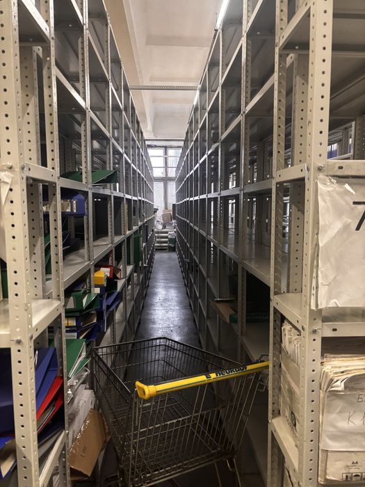 Складські металеві стелажі