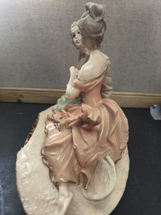 Estatueta Romântica - Cena Rococó/Neoclás.(Casal).
Linda estatueta dec