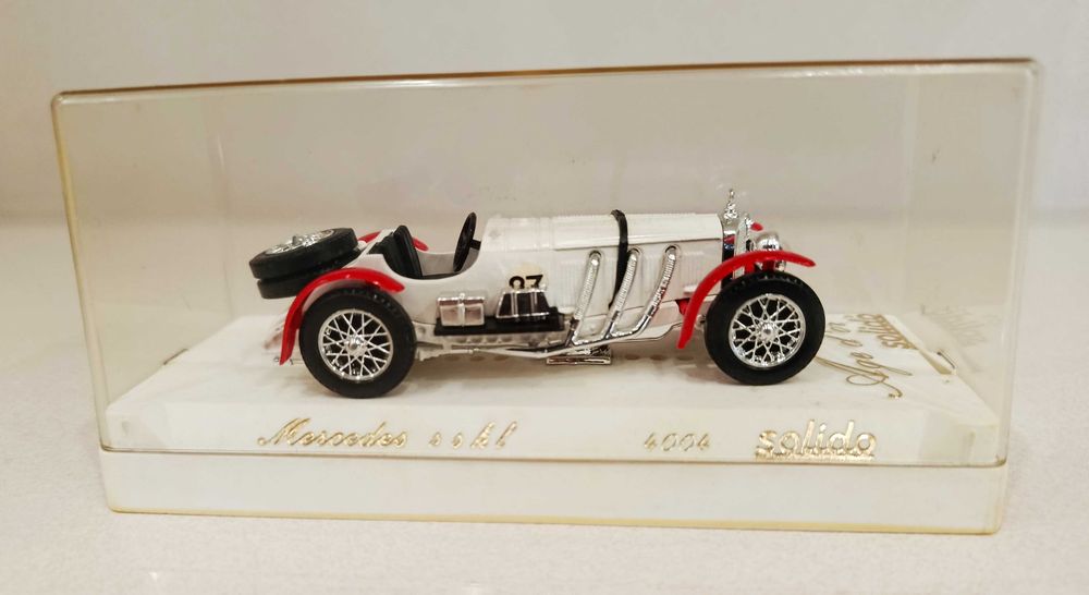 Modelo Mercedes Benz SSKL de 1931 na escala 1/43 SOLIDO