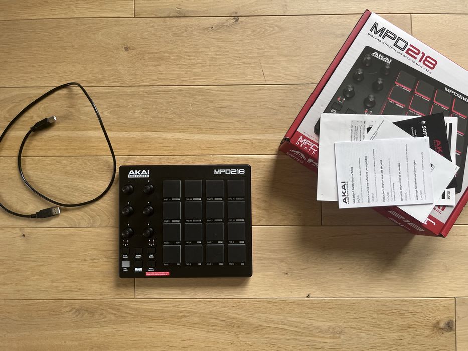 Akai professional MPD218 mini pad co troler with 16 MPC PADS