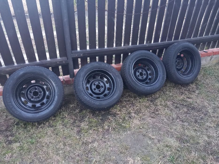 Zestaw czterech felg roz. 15 wraz z oponami