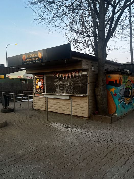 Sprzedam w pełni wyposażony lokal gastronomiczny – targ Bieńczycki