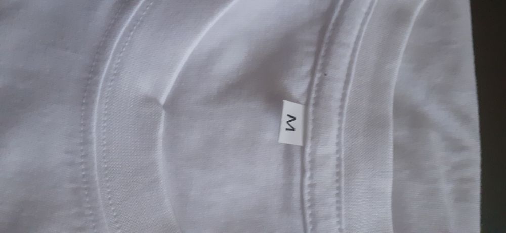 3 T- shirts manga curta brancas M novas